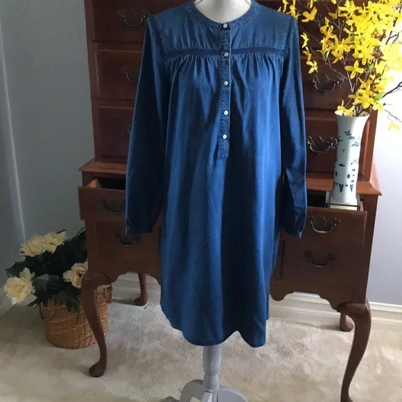 Old Navy Chambray Shirt Dress with Lace - Picture 3 of 10